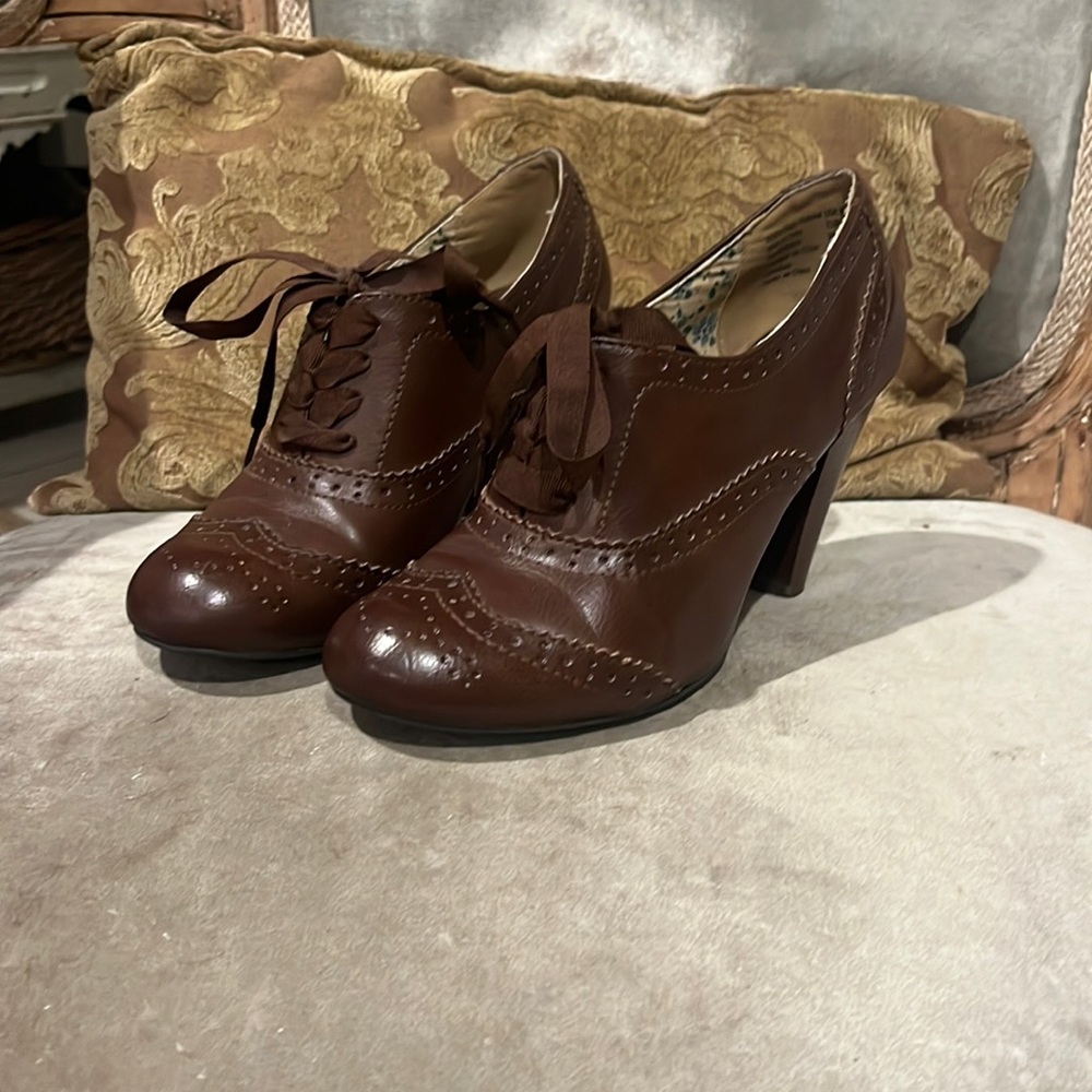 Retro Mary Jane heels